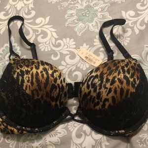 Victoria’s Secret Miraculous Plunge bra. Size 32B